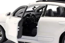 Porsche Macan mit Dachbox weiß 1:24 Bburago
