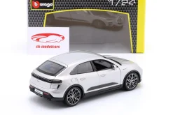 Porsche Macan Turbo Electric Baujahr 2024 silber 1:24 Bburago