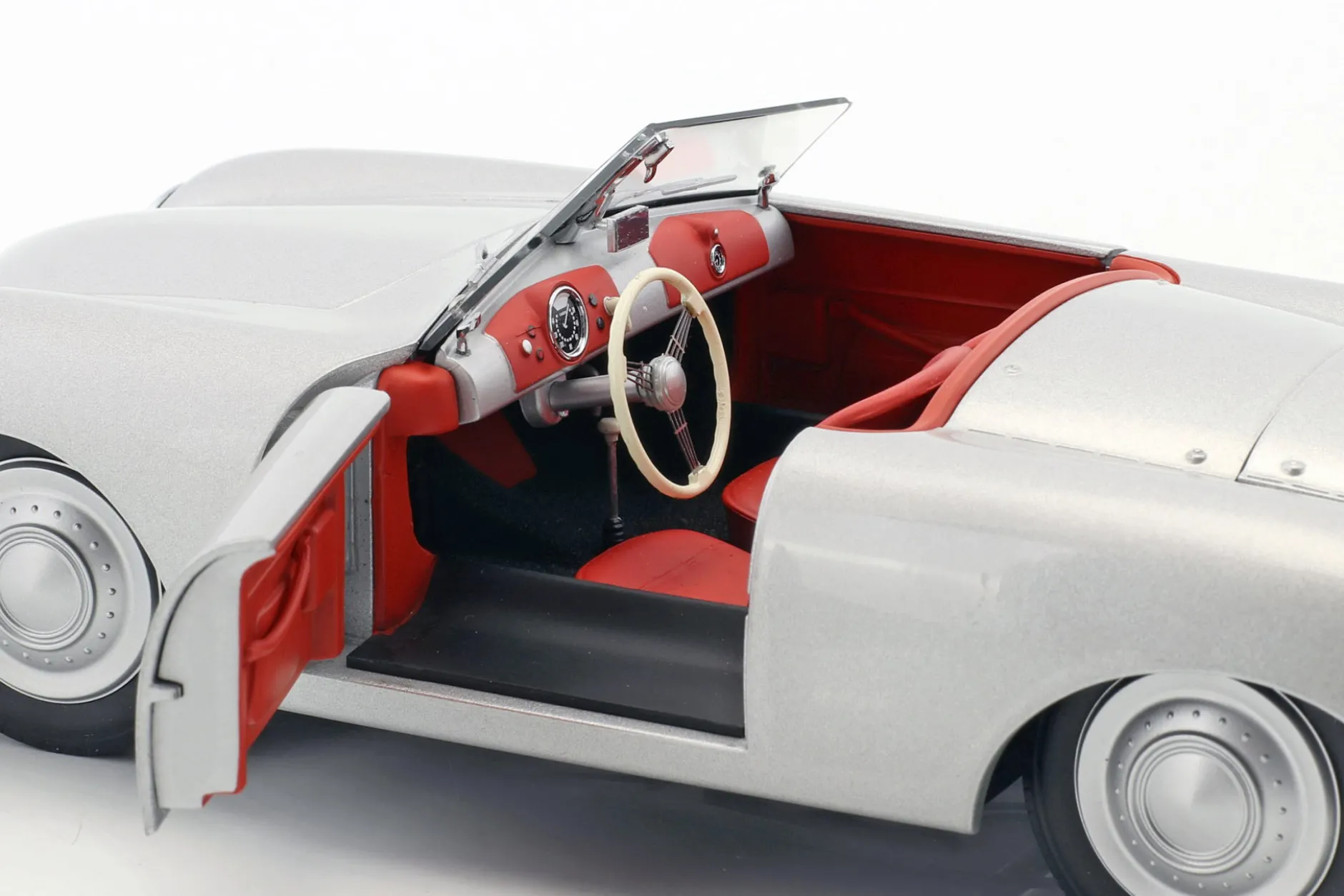 Porsche 356 Nr.1 Baujahr 1948 Edition 70 Jahre Porsche silber 1:18 AUTOart