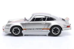 Porsche 911 RSR Kremer Design 1973 silber metallic mit Dekor 1:18 Solido