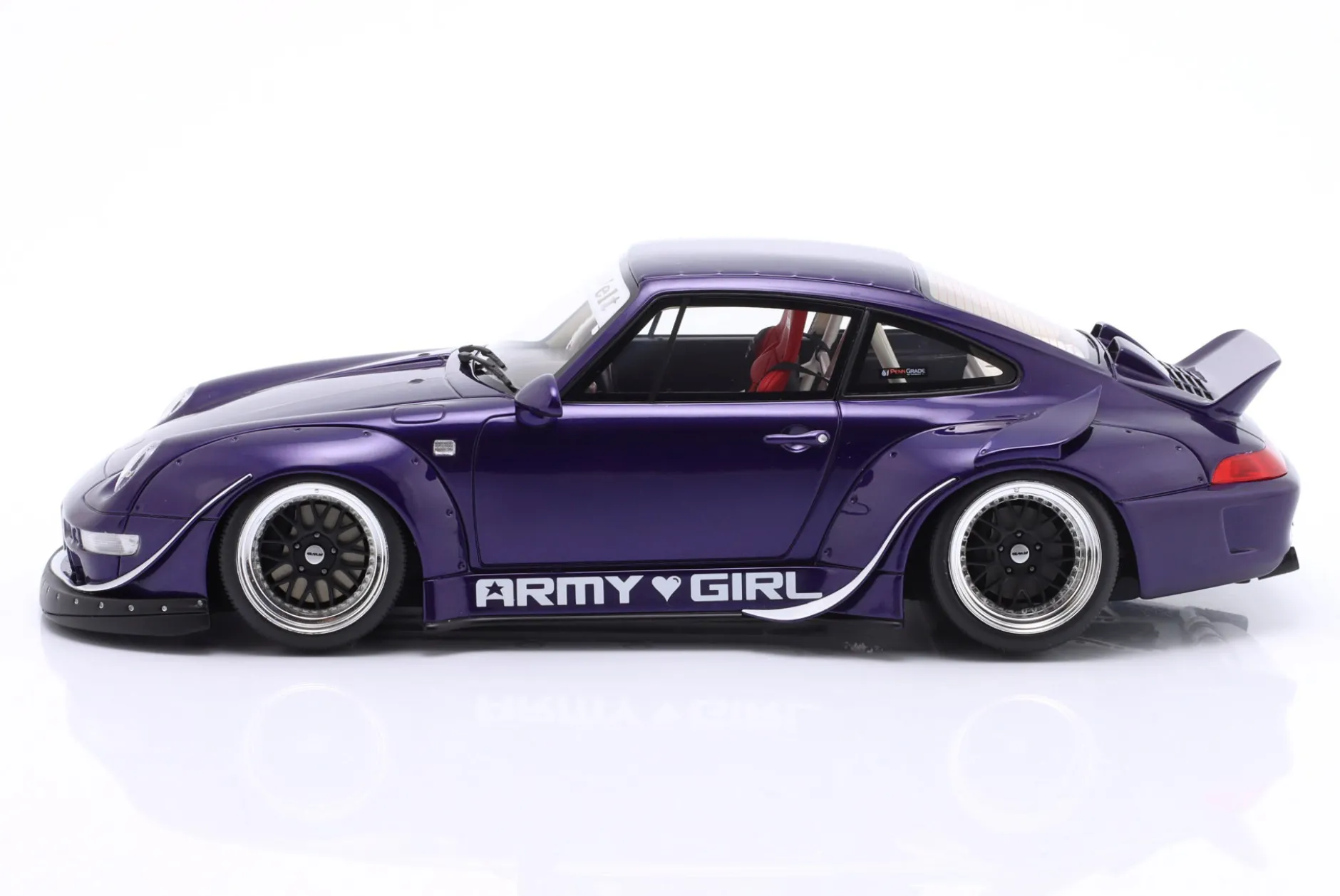 Porsche 911 (993) RWB Rauh-Welt Army Girl 2015 lila 1:18 GT-Spirit