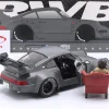 Porsche 911 (964) RWB Rauh-Welt Bodykit 2024 nardograu mit Figur 1:18 Solido