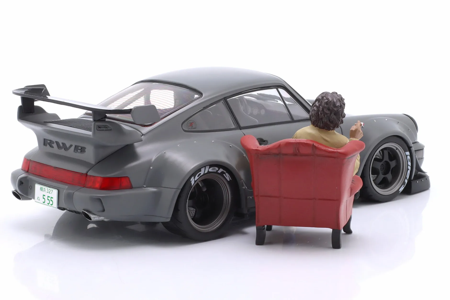Porsche 911 (964) RWB Rauh-Welt Bodykit 2024 nardograu mit Figur 1:18 Solido