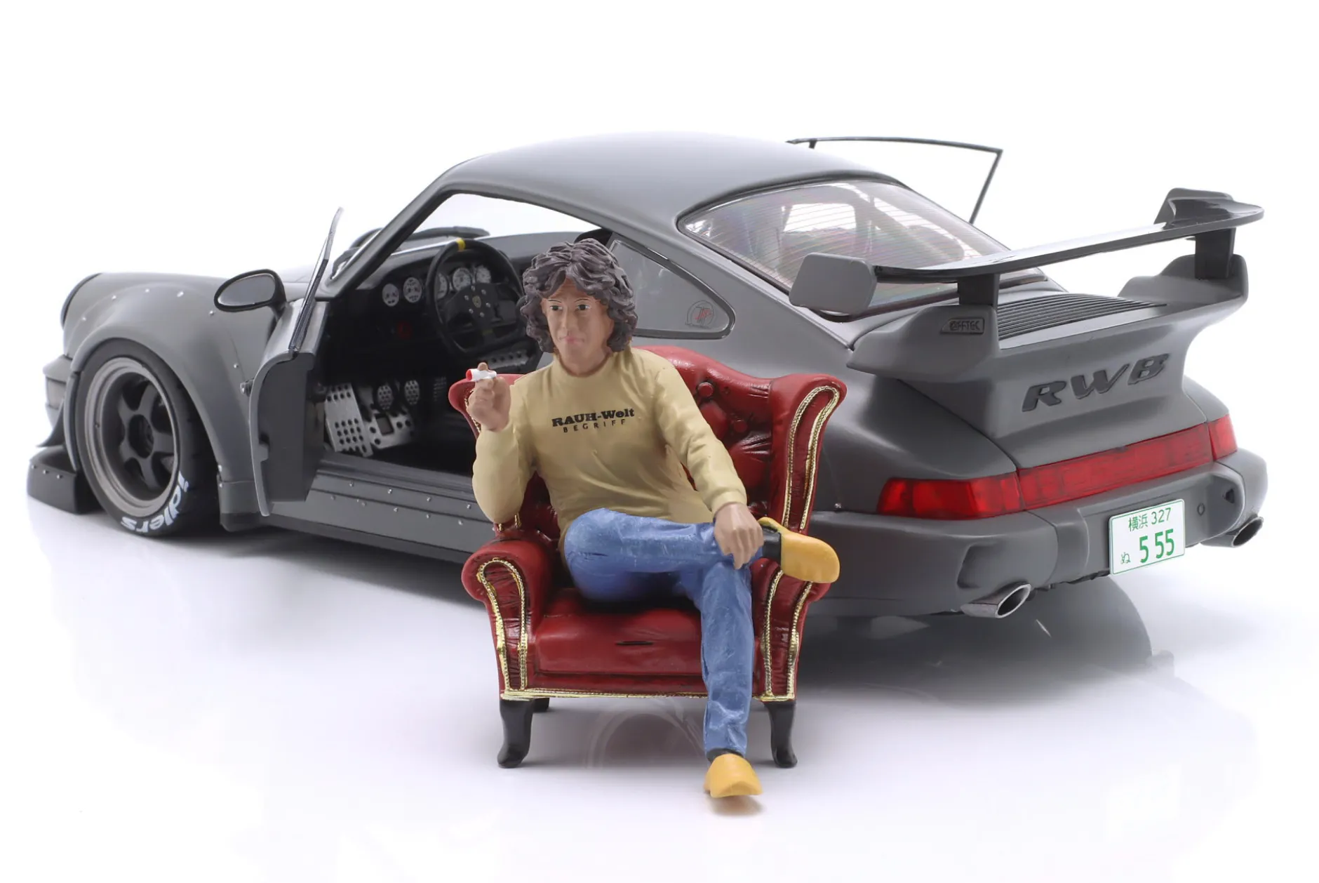 Porsche 911 (964) RWB Rauh-Welt Bodykit 2024 nardograu mit Figur 1:18 Solido
