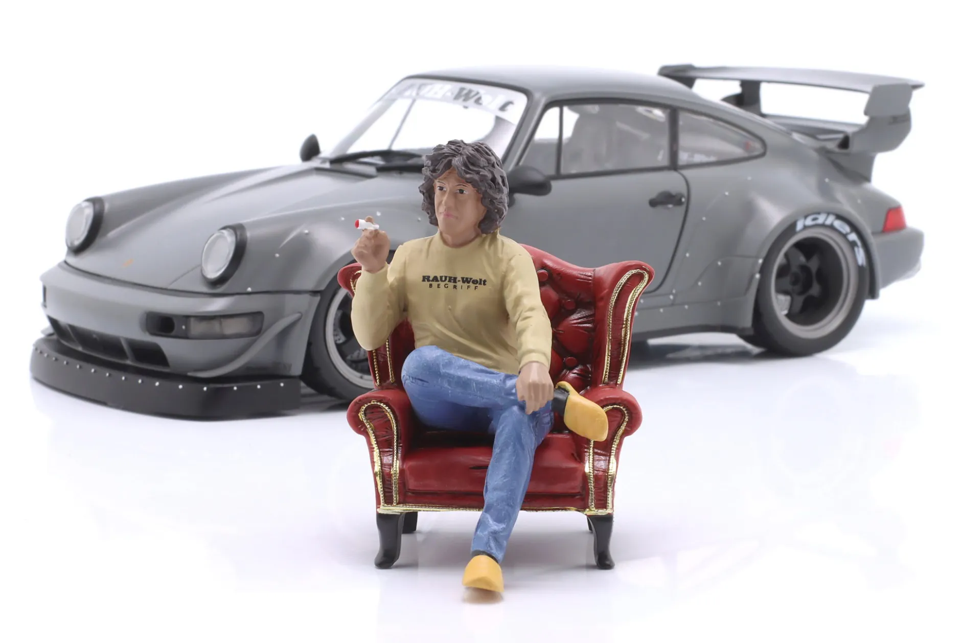 Porsche 911 (964) RWB Rauh-Welt Bodykit 2024 nardograu mit Figur 1:18 Solido