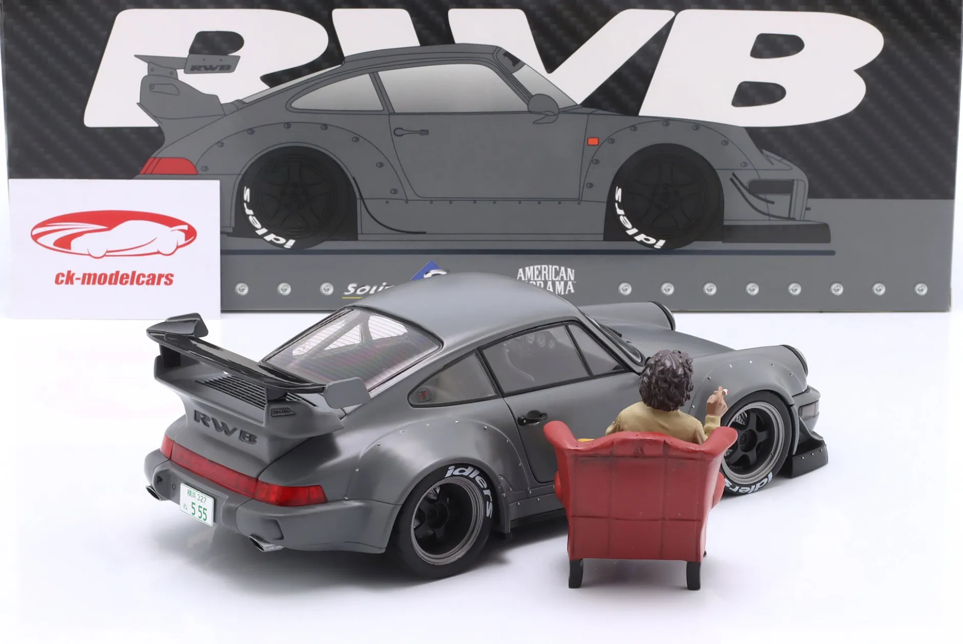 Porsche 911 (964) RWB Rauh-Welt Bodykit 2024 nardograu mit Figur 1:18 Solido
