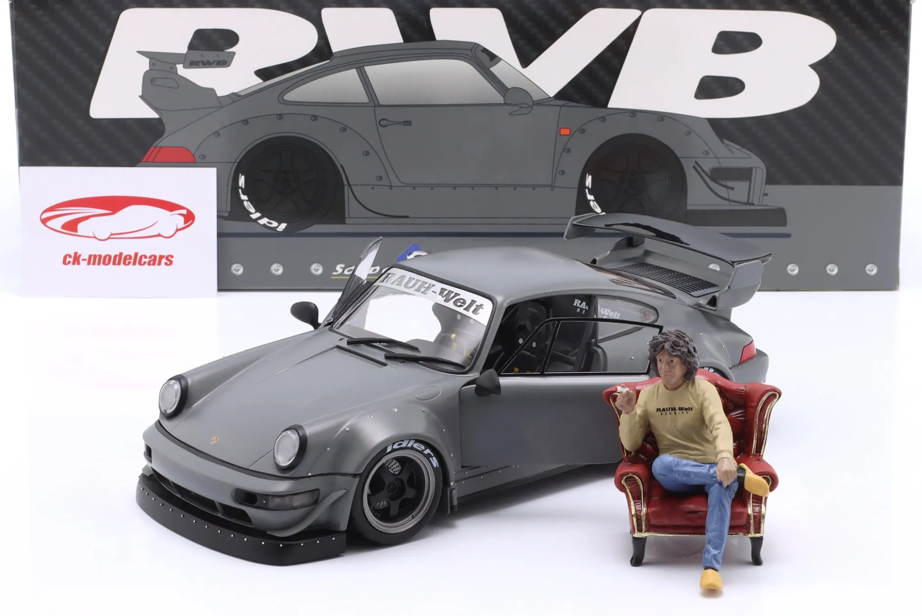 Porsche 911 (964) RWB Rauh-Welt Bodykit 2024 nardograu mit Figur 1:18 Solido