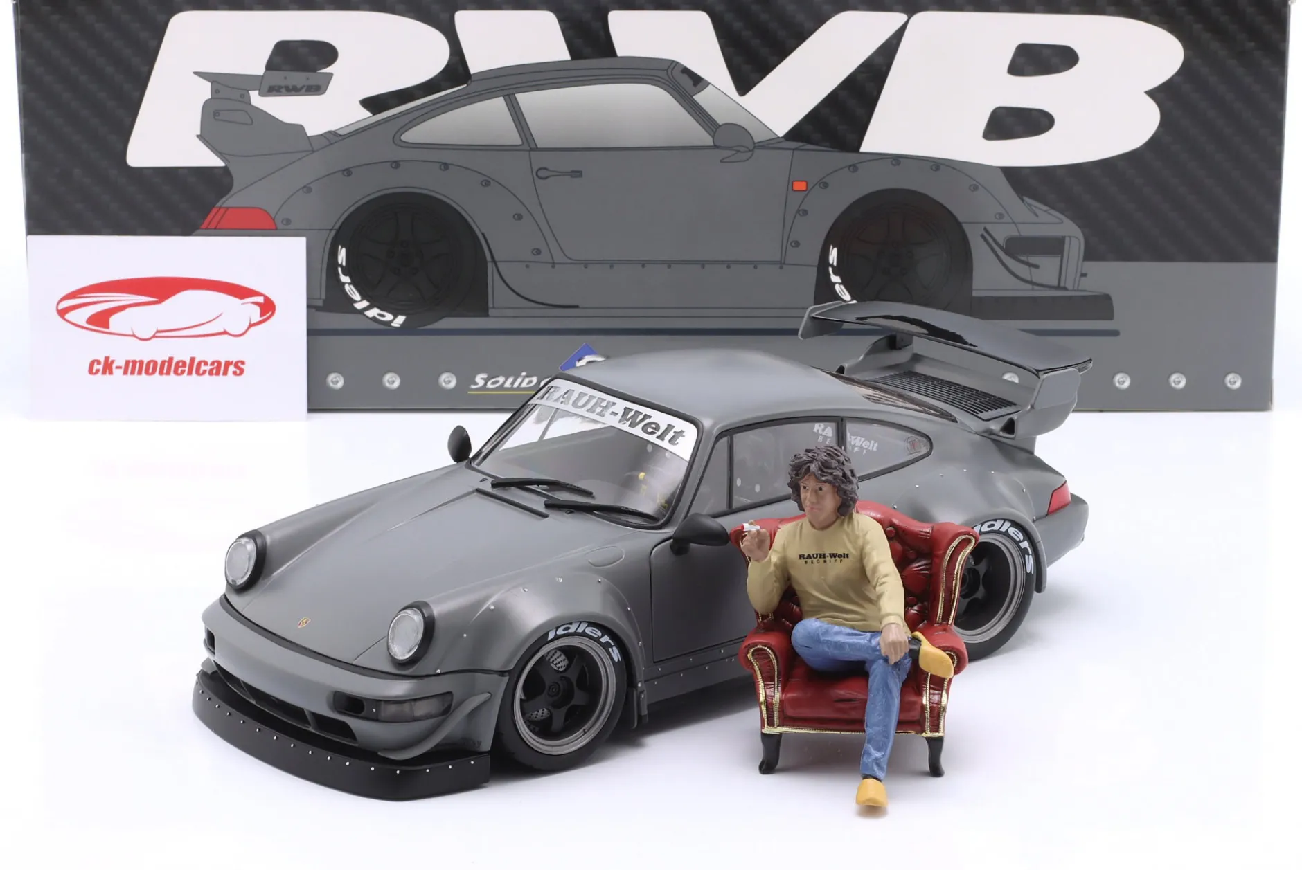 Porsche 911 (964) RWB Rauh-Welt Bodykit 2024 nardograu mit Figur 1:18 Solido