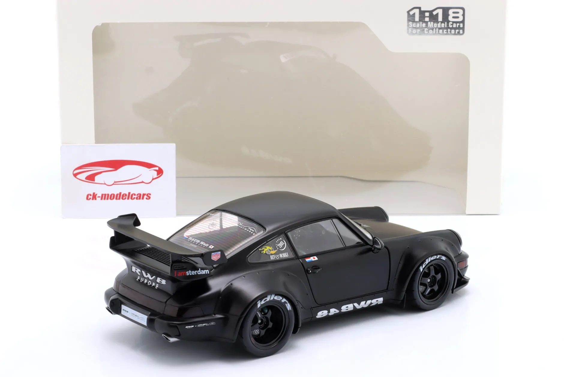 Porsche 911 (964) RWB Rauh-Welt Darth Vader 2016 mattschwarz 1:18 Solido