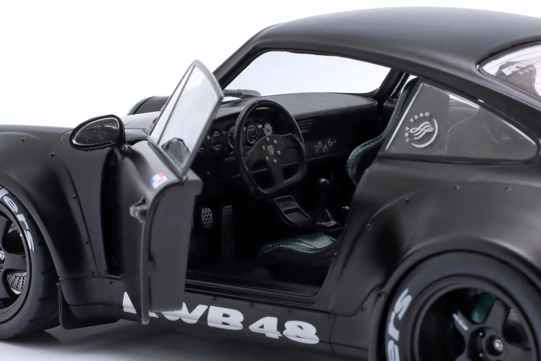 Porsche 911 (964) RWB Rauh-Welt Darth Vader 2016 mattschwarz 1:18 Solido