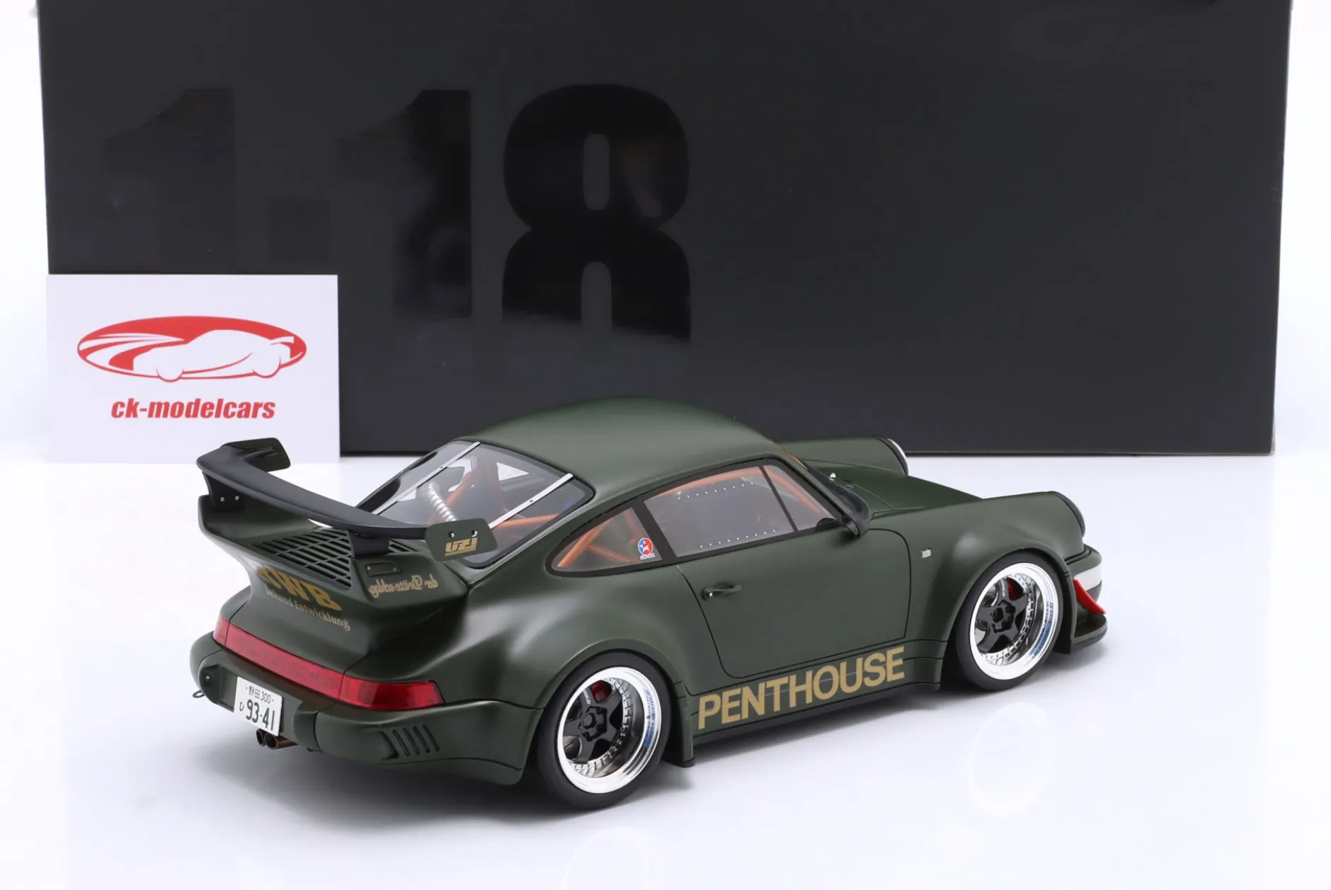 Porsche 911 (964) RWB Rauh-Welt Penthouse 2025 khaki grün 1:18 GT-Spirit