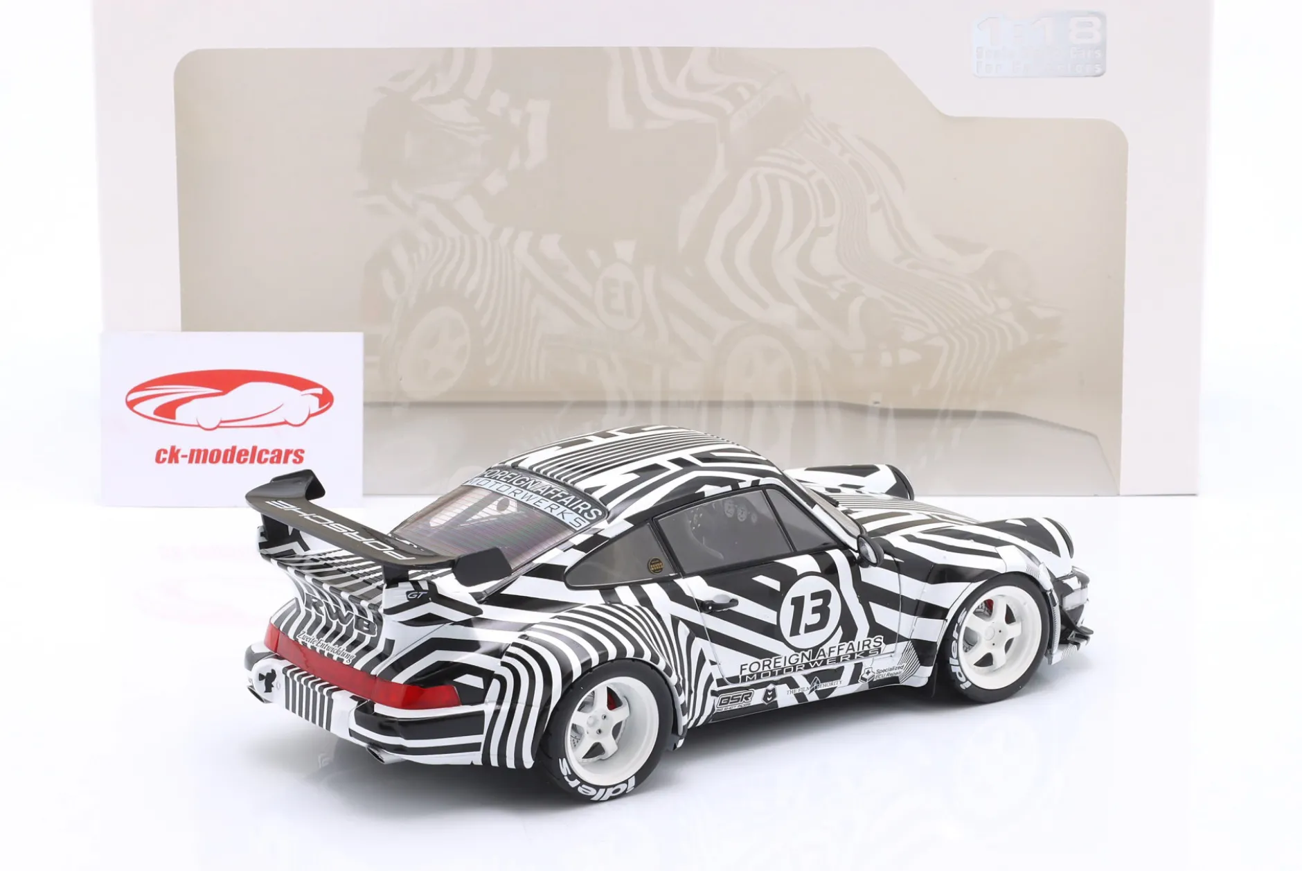 Porsche 911 (964) RWB Rauh-Welt THE ZEBRA 2022 weiß / schwarz 1:18 Solido