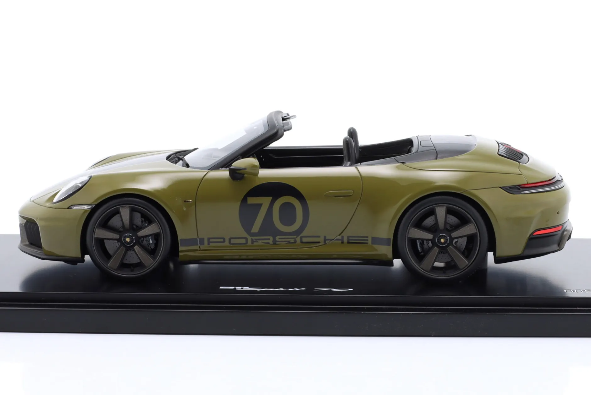 Porsche 911 (992.2) Spirit 70 Baujahr 2025 olive neo 1:18 Spark