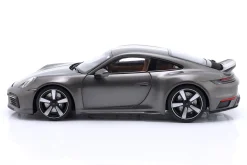 Porsche 911 (992) Sport Classic Baujahr 2022 grau metallic 1:18 Minichamps