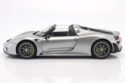 Porsche 918 Spyder Baujahr 2013 silber 1:12 AUTOart