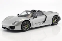 Porsche 918 Spyder Baujahr 2013 silber 1:12 AUTOart