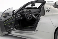 Porsche 918 Spyder Baujahr 2013 silber 1:12 AUTOart