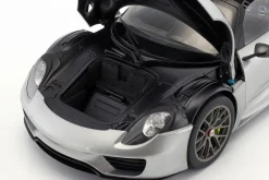 Porsche 918 Spyder Baujahr 2013 silber 1:12 AUTOart