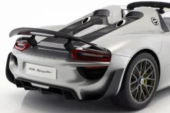 Porsche 918 Spyder Baujahr 2013 silber 1:12 AUTOart