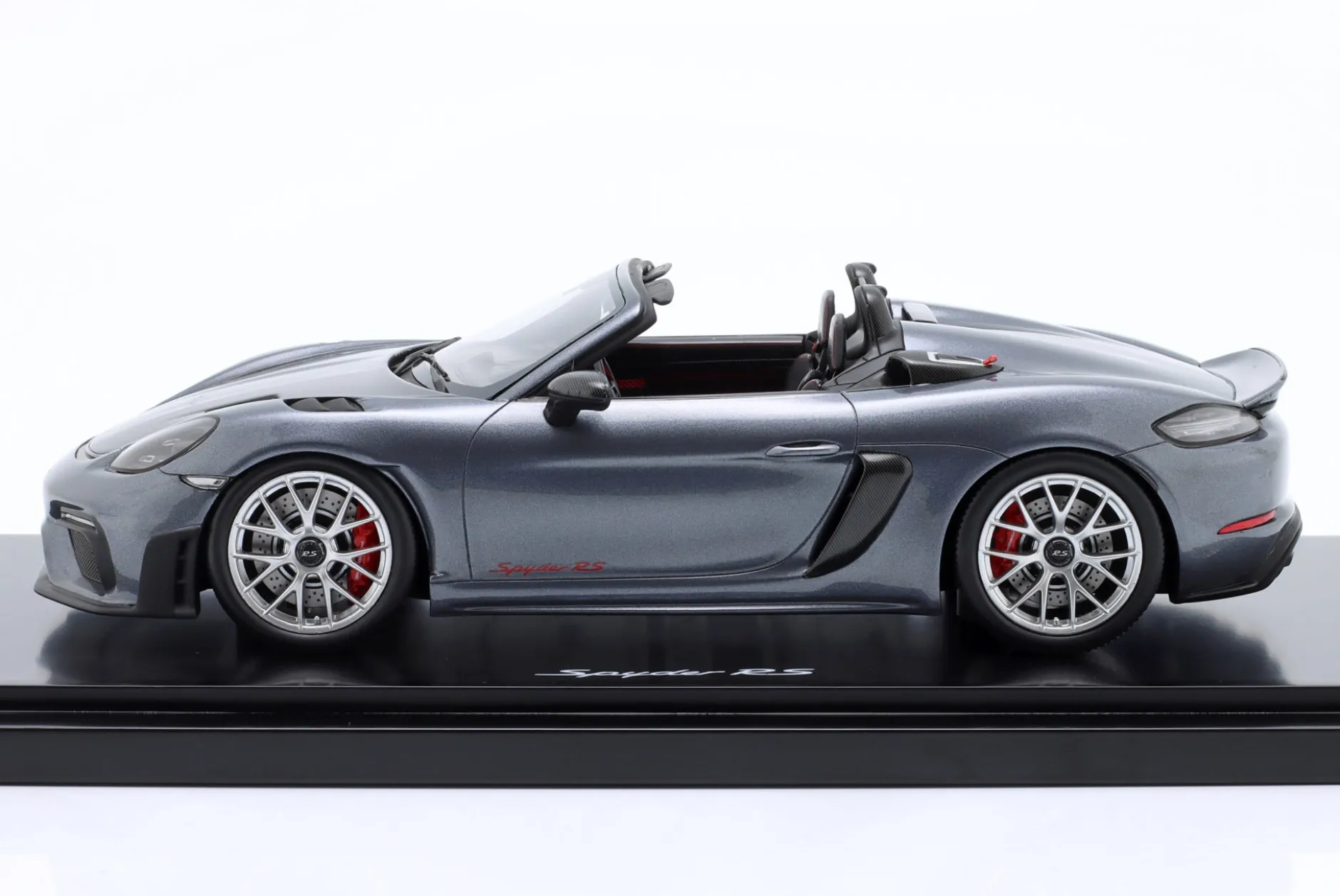 Porsche 718 (982) Spyder RS Baujahr 2024 vanadiumgrau 1:18 Spark