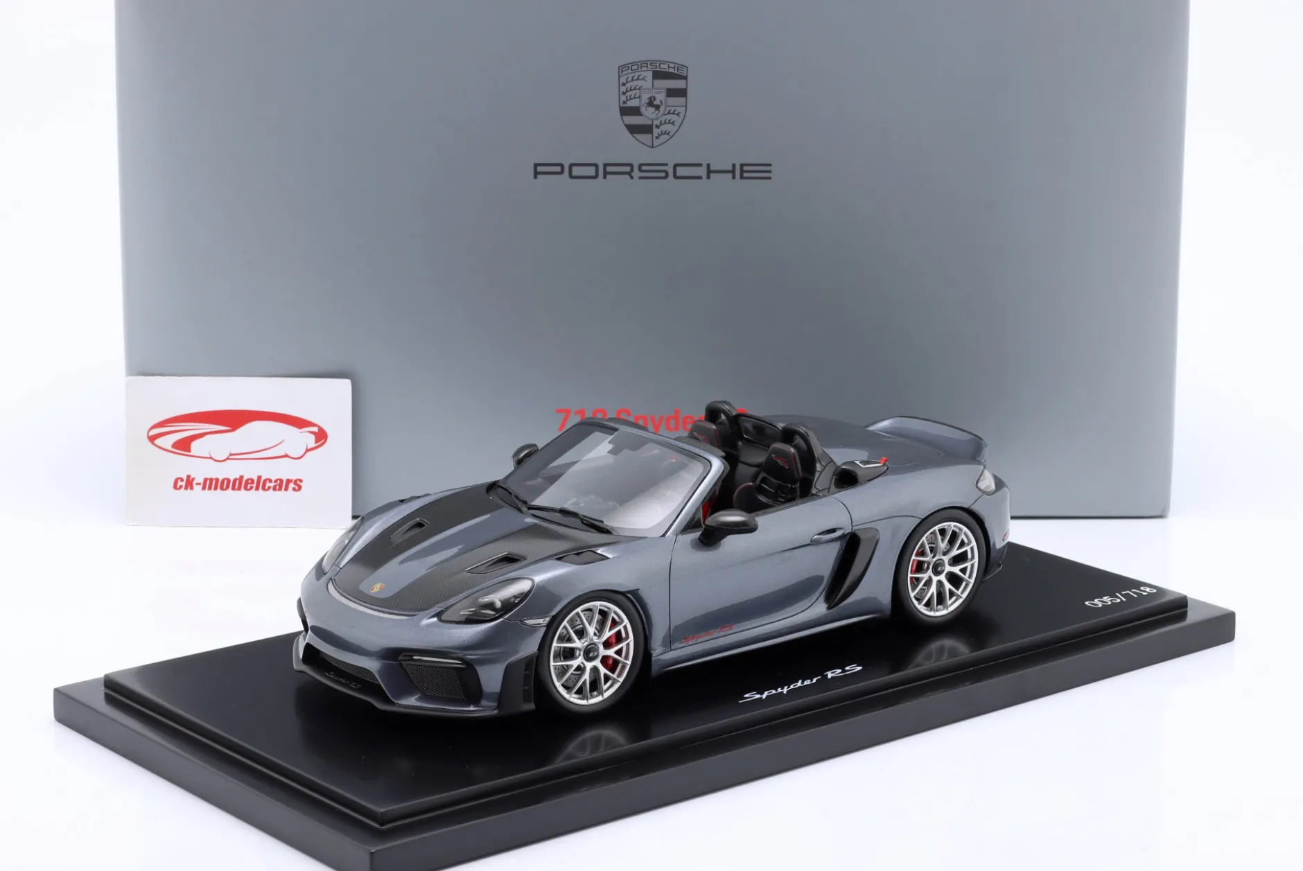 Porsche 718 (982) Spyder RS Baujahr 2024 vanadiumgrau 1:18 Spark