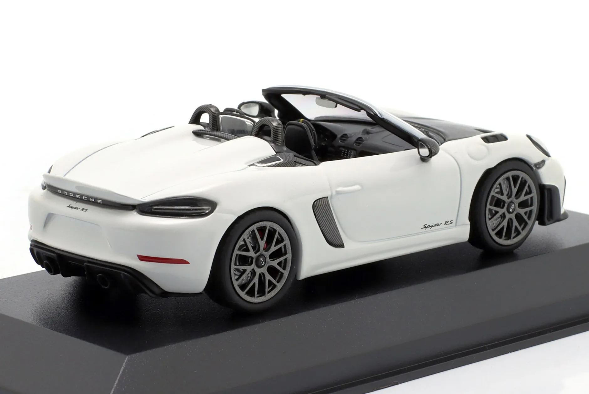 Porsche 718 Spyder RS Weissach-Paket 2023 weiß 1:43 Minichamps