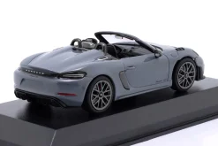 Porsche Spyder RS Weissach-Package 2023 arktikgrau 1:43 Minichamps