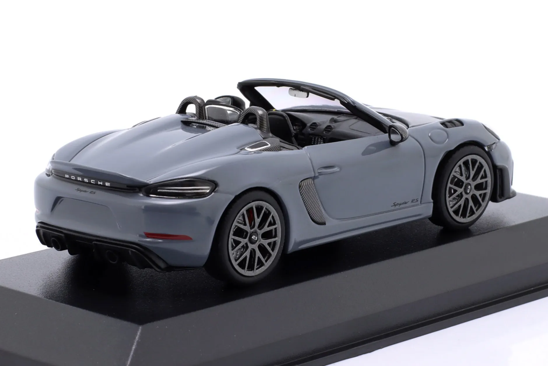 Porsche Spyder RS Weissach-Package 2023 arktikgrau 1:43 Minichamps