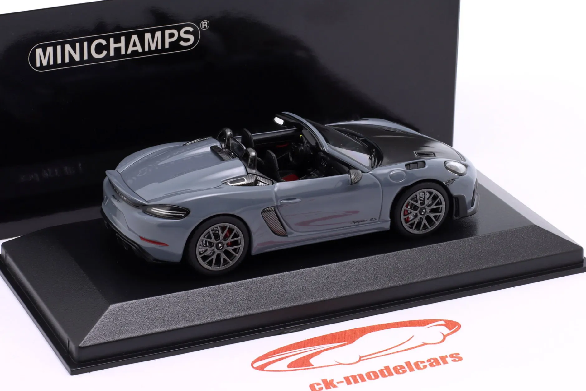 Porsche Spyder RS Weissach-Package 2023 arktikgrau 1:43 Minichamps