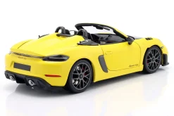 Porsche 718 Spyder RS Weissach-Paket Baujahr 2024 gelb 1:18 Minichamps