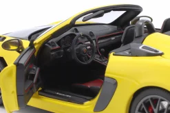 Porsche 718 Spyder RS Weissach-Paket Baujahr 2024 gelb 1:18 Minichamps