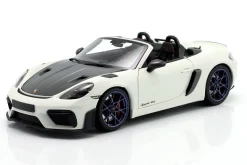 Porsche 718 Spyder RS Weissach-Paket Baujahr 2024 weiß 1:18 Minichamps