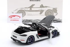 Porsche 718 Spyder RS Weissach-Paket Baujahr 2024 weiß 1:18 Minichamps