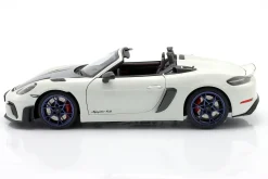 Porsche 718 Spyder RS Weissach-Paket Baujahr 2024 weiß 1:18 Minichamps