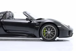 Porsche 918 Spyder Weissach Package 2013 schwarz metallic 1:12 AUTOart