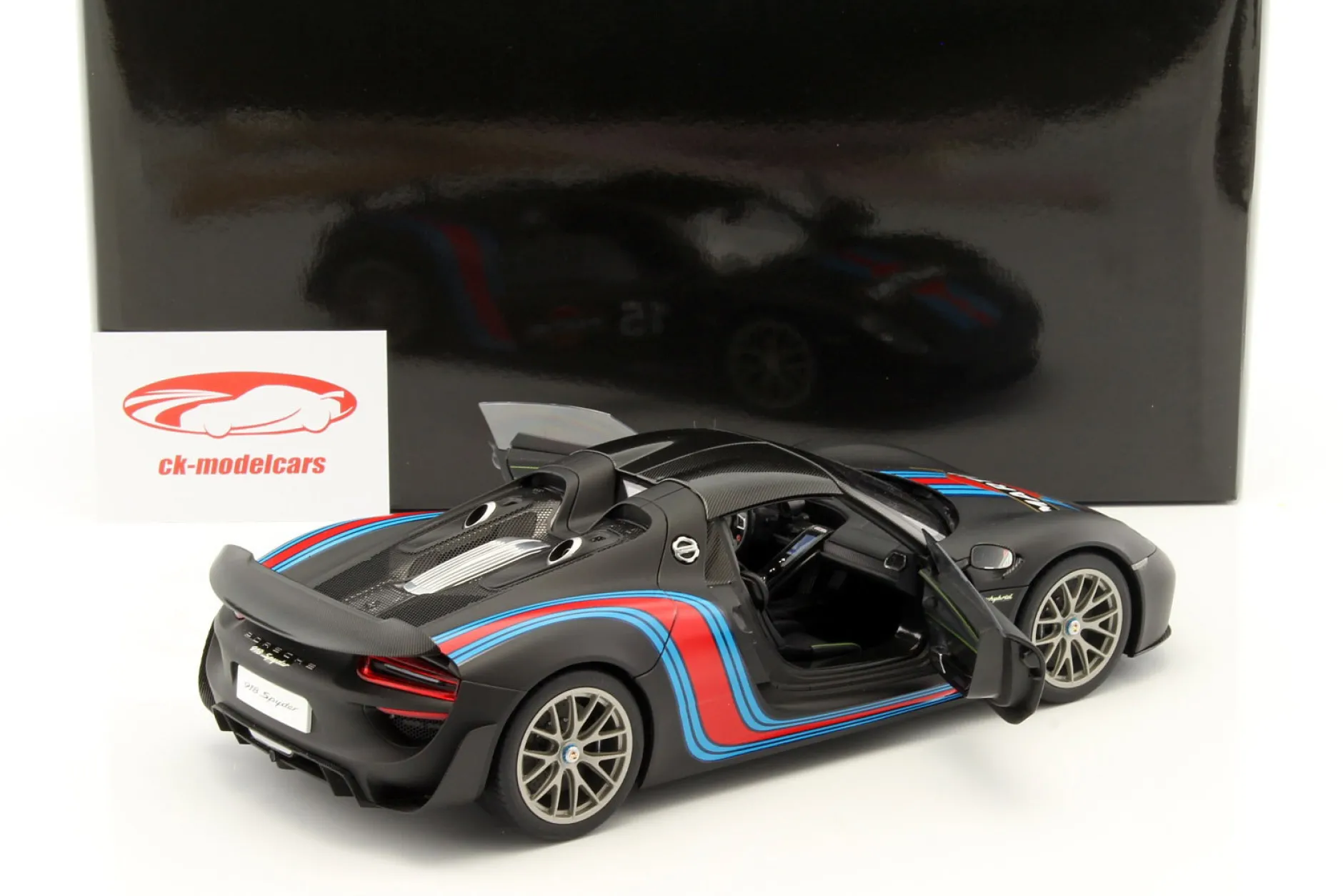 Porsche 918 Spyder Weissach Package Martini Baujahr 2013 schwarz 1:18 AUTOart