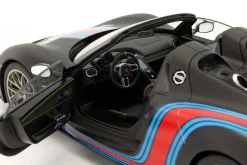 Porsche 918 Spyder Weissach Package Martini Baujahr 2013 schwarz 1:18 AUTOart