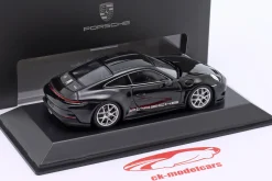 Porsche 911 (992) S/T Baujahr 2023 schwarz 1:43 Spark