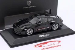 Porsche 911 (992) S/T Baujahr 2023 schwarz 1:43 Spark