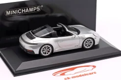 Porsche 911 (992.2) Targa 4 GTS Baujahr 2024 GT-silbermetallic 1:43 Minichamps