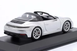 Porsche 911 (992.2) Targa 4 GTS Baujahr 2024 GT-silbermetallic 1:43 Minichamps