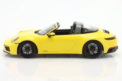 Porsche 911 (992) Targa 4 GTS Baujahr 2021 racing gelb 1:18 Minichamps