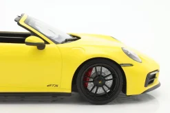 Porsche 911 (992) Targa 4 GTS Baujahr 2021 racing gelb 1:18 Minichamps