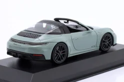 Porsche 911 (992.2) Targa 4 GTS Baujahr 2024 shadegreen metallic 1:43 Minichamps