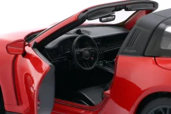 Porsche 911 (992.2) Targa 4 GTS Hybrid Baujahr 2025 rot 1:18 Maisto