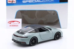 Porsche 911 (992.2) Targa 4 GTS Hybrid Baujahr 2025 aventuringrün 1:18 Maisto