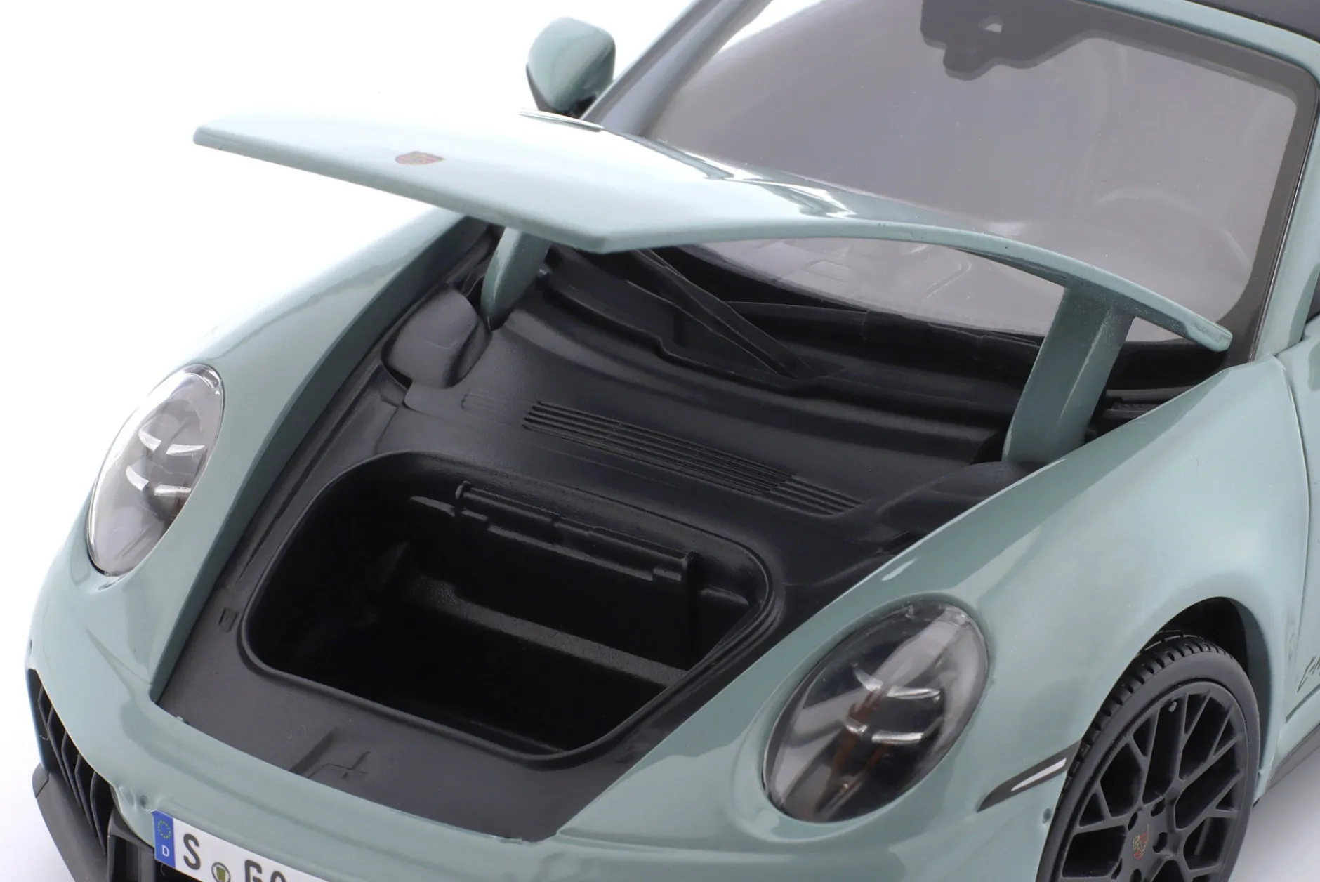 Porsche 911 (992.2) Targa 4 GTS Hybrid Baujahr 2025 aventuringrün 1:18 Maisto