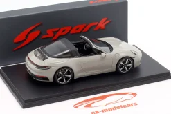 Porsche 911 (992) Targa 4S Baujahr 2021 grau 1:43 Spark
