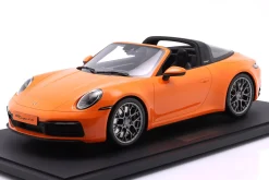 Porsche 911 (992) Targa 4S Baujahr 2021 pastellorange 1:8 GT-Spirit