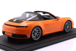Porsche 911 (992) Targa 4S Baujahr 2021 pastellorange 1:8 GT-Spirit